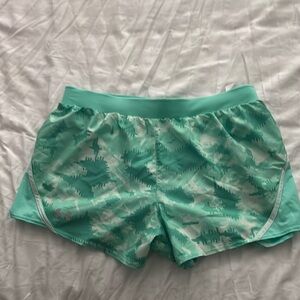 Under Armour Green Athletic Shorts Lightweight Breathable, size M, NWT